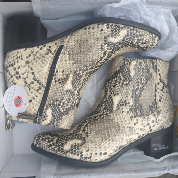 Blondo Elvina Waterproof Leather Snake Print Booties - Picture 4 of 8